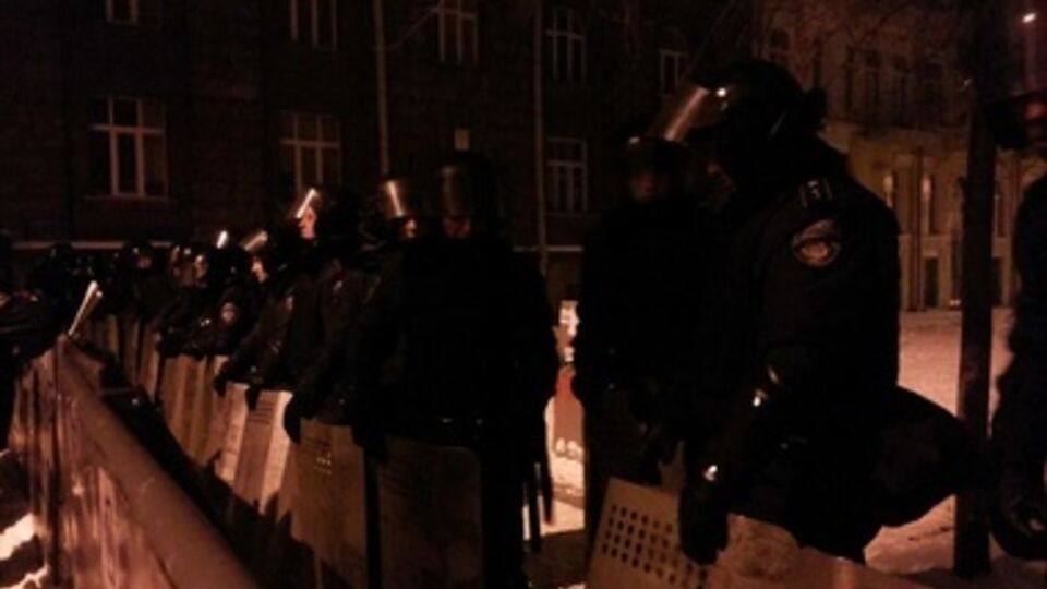 Милицейский кордон у здания АП
