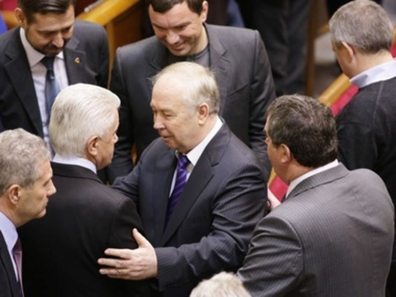 Спикер Владимир Рыбак (в центре)