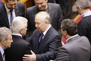 Спикер Владимир Рыбак (в центре)