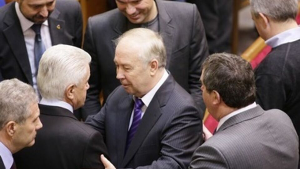 Спикер Владимир Рыбак (в центре)