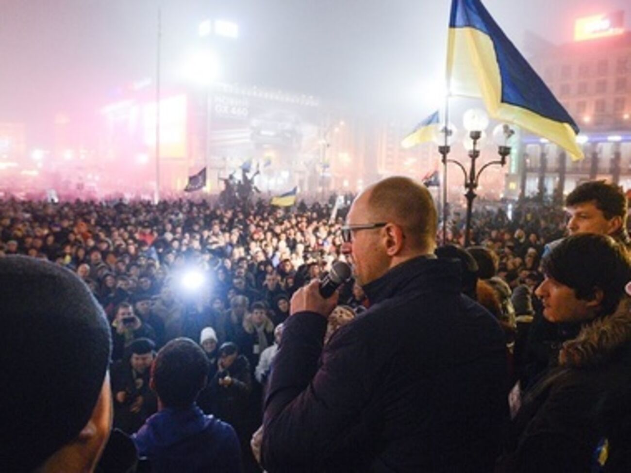 Яценюк на сцене Майдана