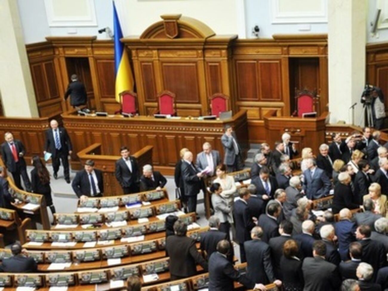 Парламент сразу ушел на перерыв