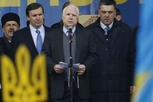 Маккейн на сцене Евромайдана