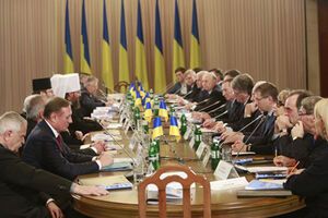 Сегодня президент и лидеры оппозиции не явились на круглый стол