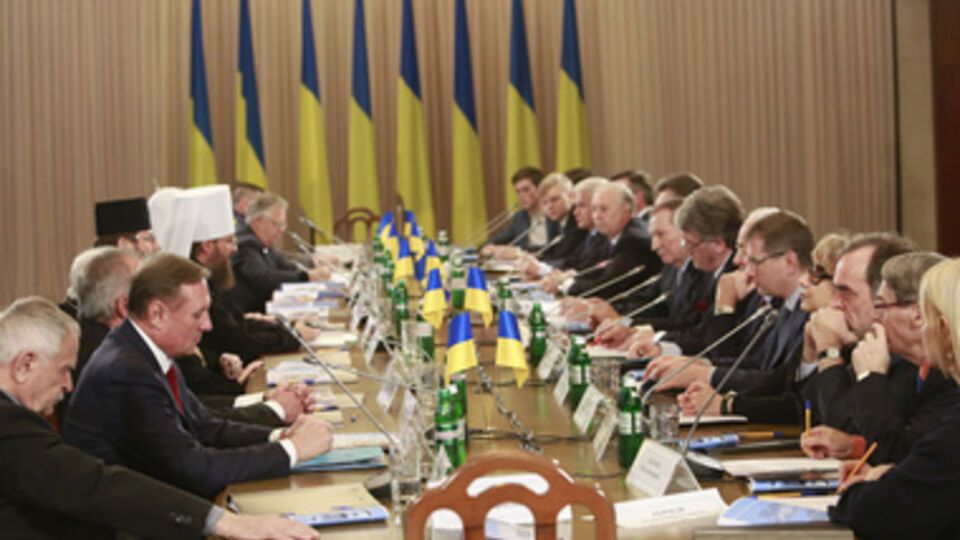 Сегодня президент и лидеры оппозиции не явились на круглый стол