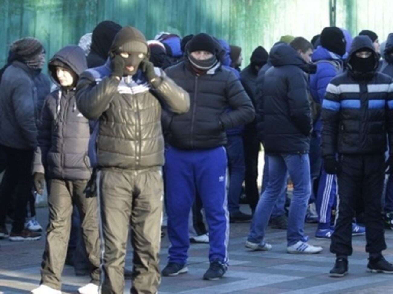 Титушки возле ВР