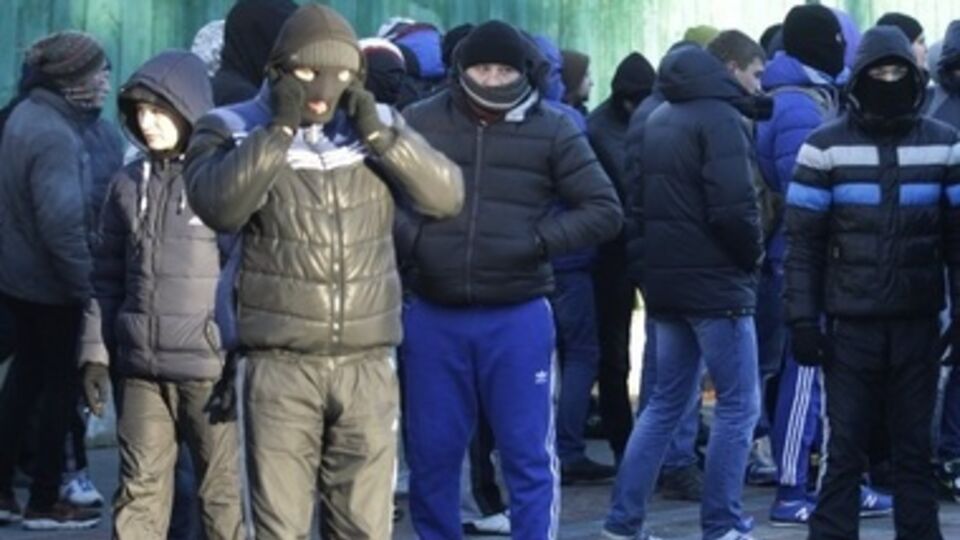 Титушки возле ВР
