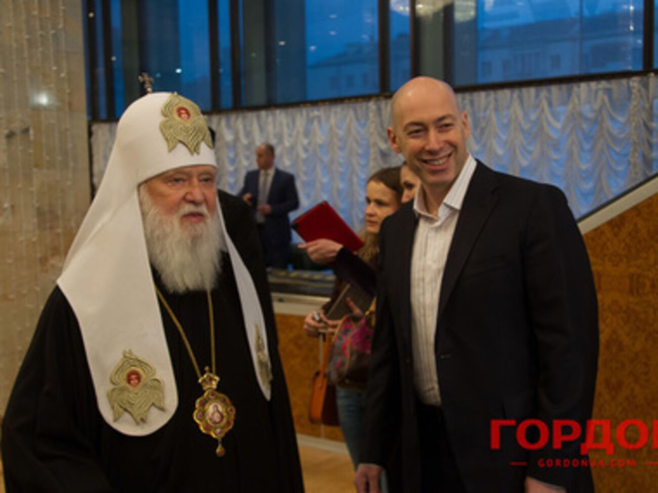 Круглый стол заседал без президента и оппозиции. Фоторепортаж