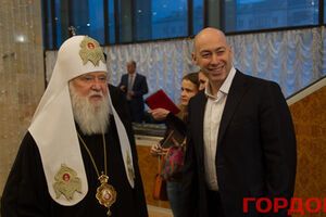 Круглый стол заседал без президента и оппозиции. Фоторепортаж