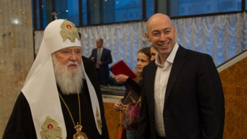 Круглый стол заседал без президента и оппозиции. Фоторепортаж