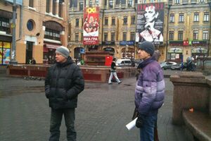 По состоянию на 11:30 утра участвовать в акции собирались четыре человека