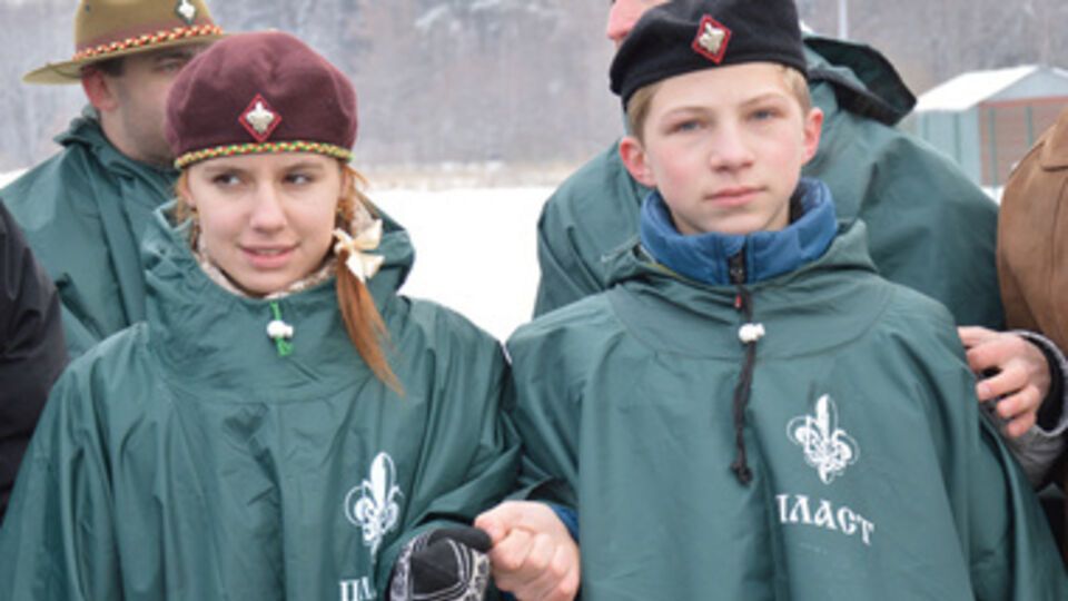 Украинским пластунам передали Вифлеемский огонь