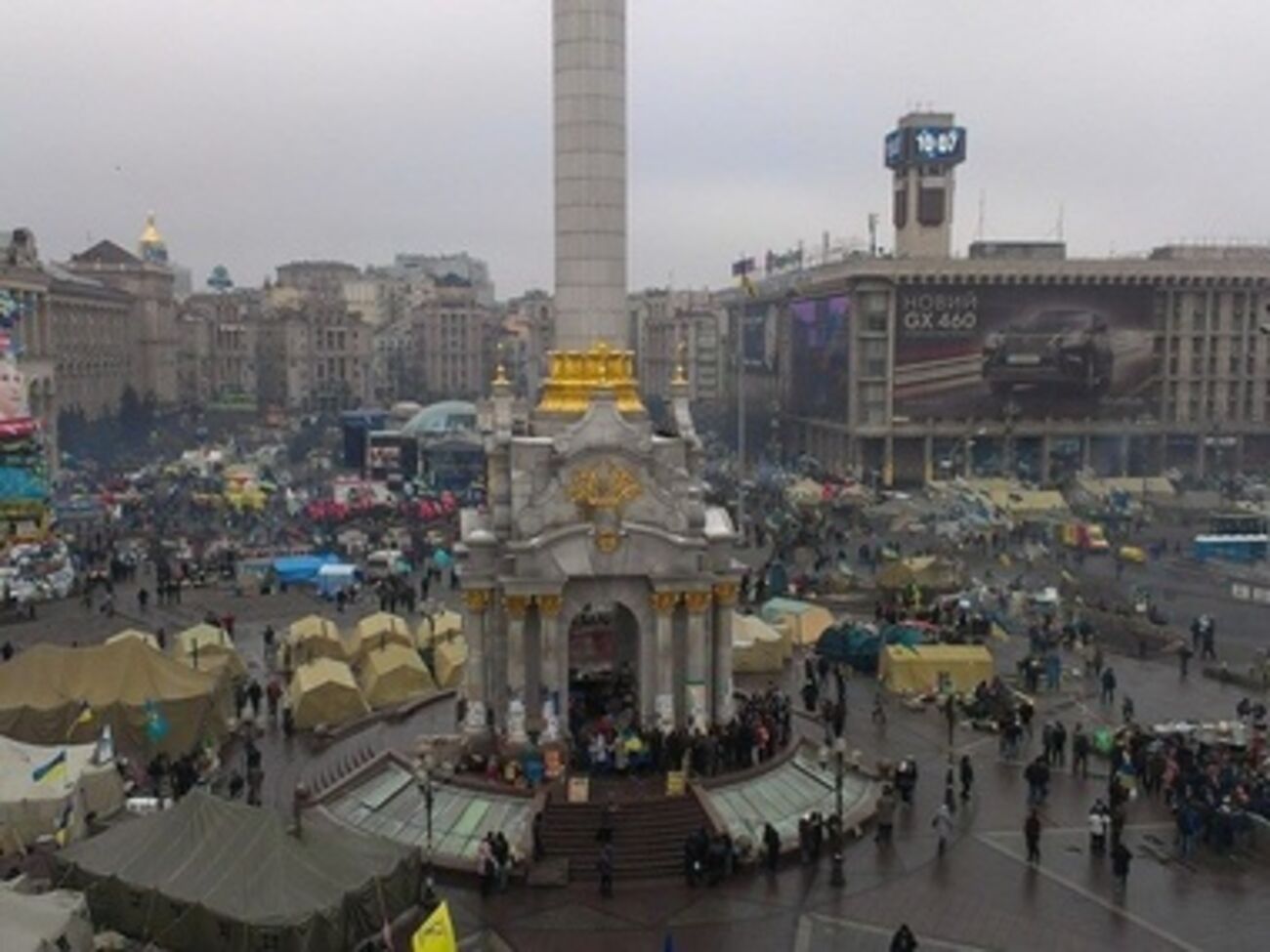 На Майдане не хватает теплых вещей и горячей еды