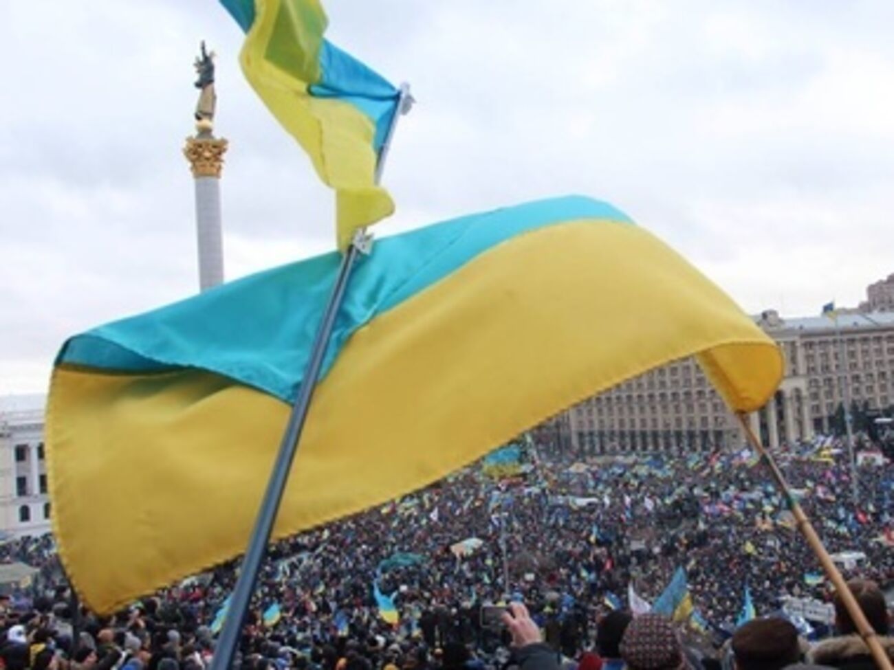 На Майдане собралась больше 10 тысяч человек