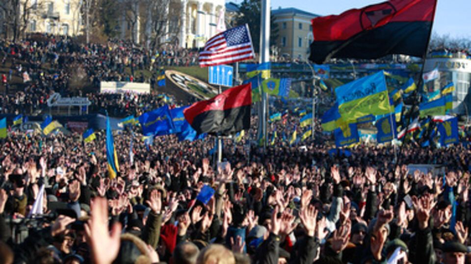 Евромайдан голосовал поднятием рук