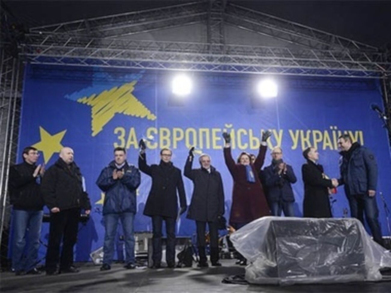 Старую сцену Евромайдана демонтировали