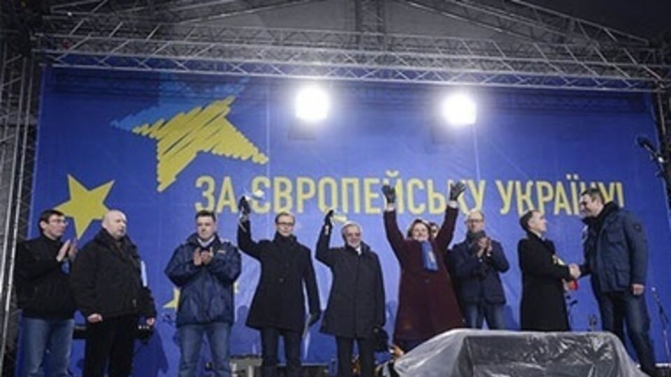 Старую сцену Евромайдана демонтировали