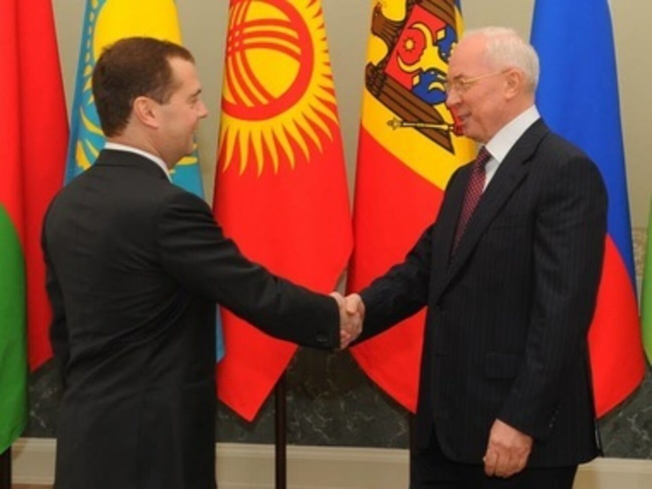 Азаров планирует встретиться с премьер-министром РФ Дмитрием Медведевым