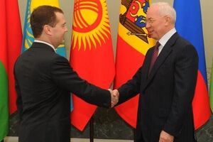 Азаров планирует встретиться с премьер-министром РФ Дмитрием Медведевым