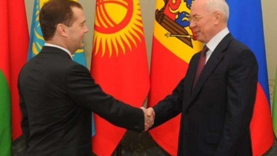Азаров планирует встретиться с премьер-министром РФ Дмитрием Медведевым