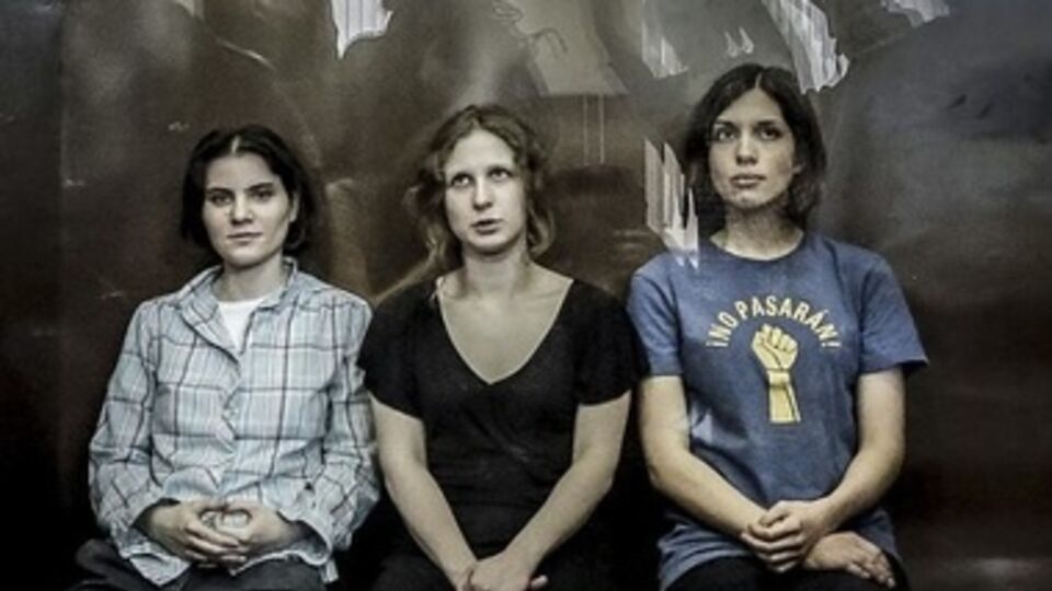 Две участницы Pussy Riot освобождены