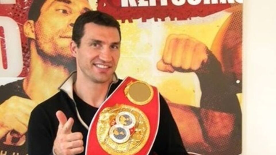 Кличко-мл. вызывает британца на бой