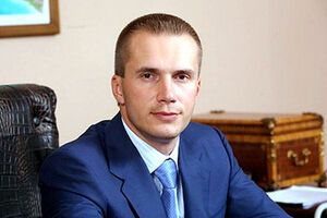 Старший сын президента Александр Янукович имеет банковский бизнес