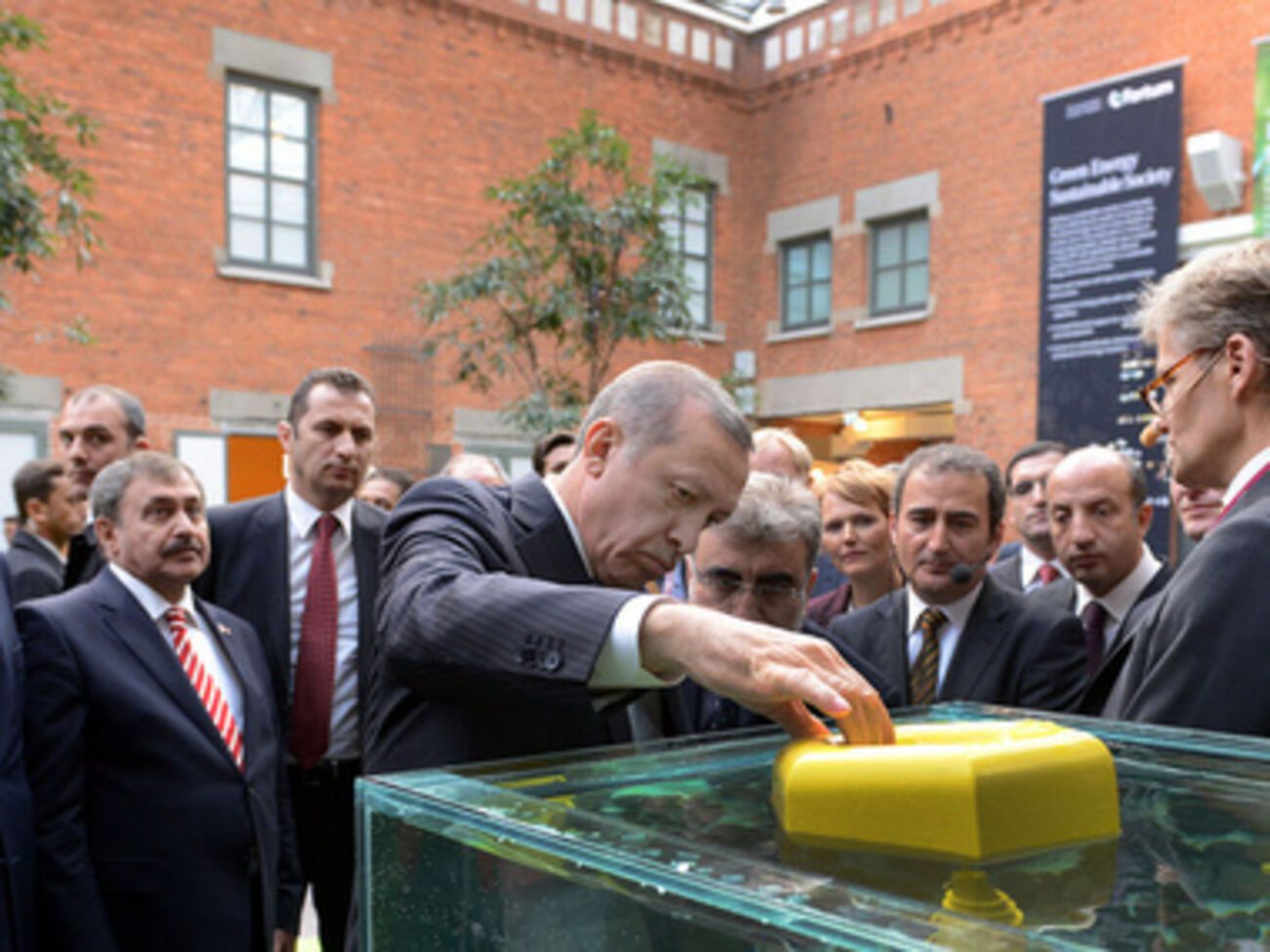 Три министра Эрдогана подали в отставку из-за коррупционного скандала