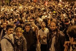 Протестующие на стамбульской площади
