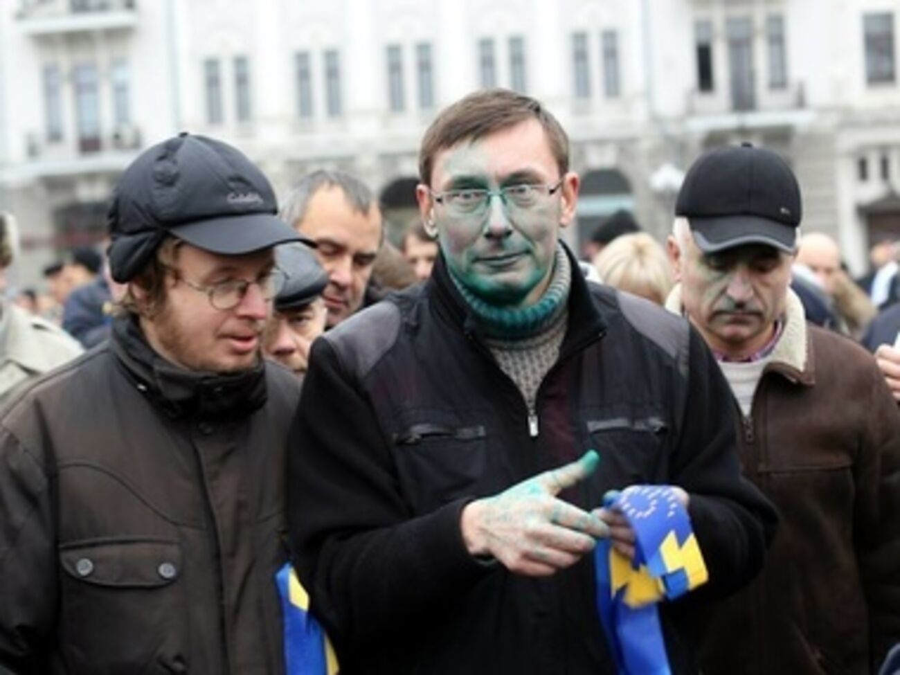 Луценко облили зеленкой в Харькове