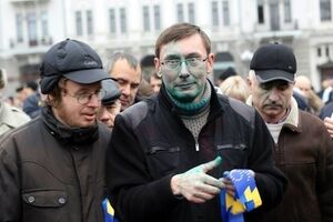 Луценко облили зеленкой в Харькове