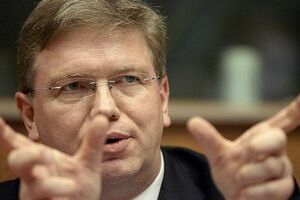 Фюле: ЕС призывает Турцию объективно расследовать коррупционный скандал