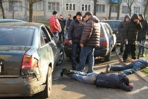 Погоня за грабителями в Киеве закончилась разбитыми столбами и заборами. Фоторепортаж