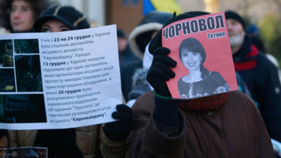 Виновных в нападении на Черновол требуют наказать