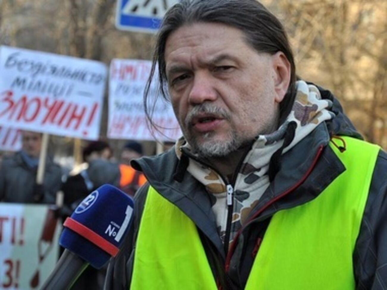 Бригинец перед выездом к резиденциям чиновников