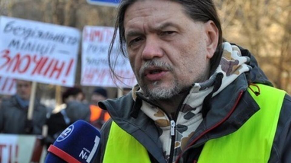 Бригинец перед выездом к резиденциям чиновников