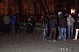 Ночью под Раду свезли спортсменов и устанавливают сцену. Фоторепортаж