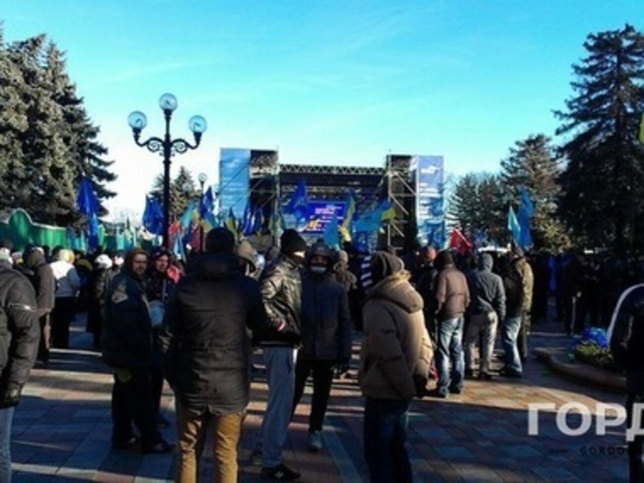 Два митинга, "Беркут" и "титушки" у парламента. Фоторепортаж
