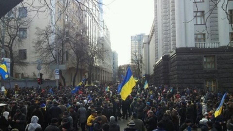 Митингующие возвращаются на Майдан