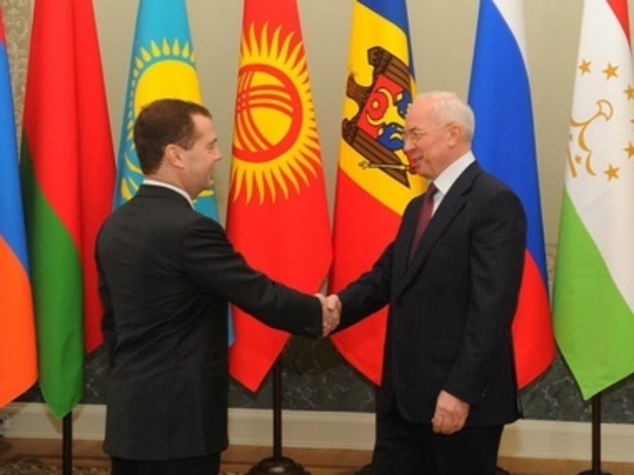 Премьер посетовал на падение индустрии