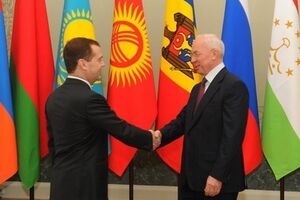 Премьер посетовал на падение индустрии