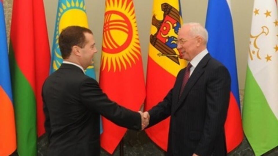 Премьер посетовал на падение индустрии