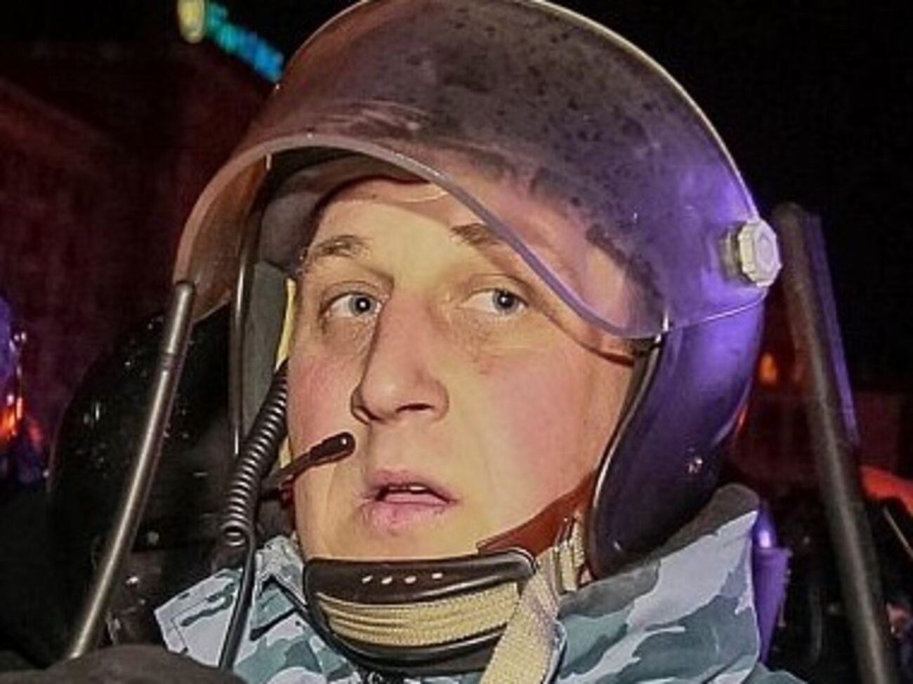 Евгений Антонов, предпочитает бить журналистов ногами