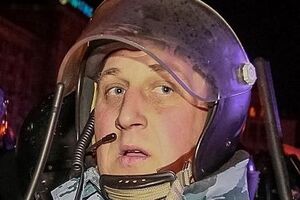 Евгений Антонов, предпочитает бить журналистов ногами