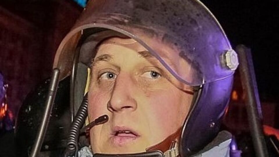 Евгений Антонов, предпочитает бить журналистов ногами