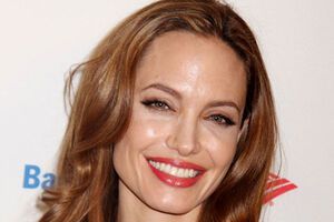 Анджелина Джоли