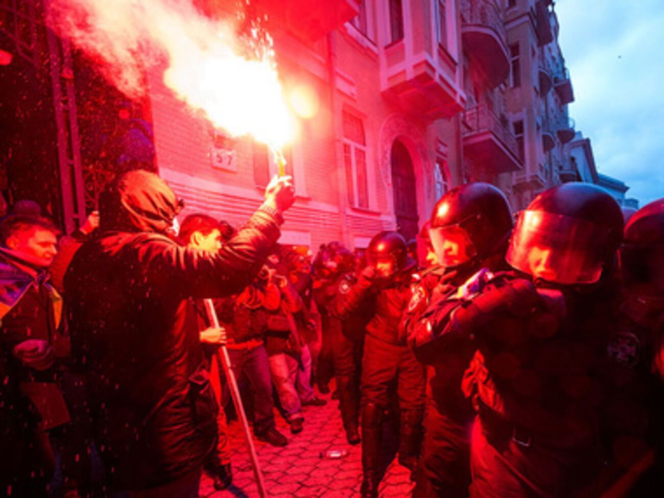 Видеохроника Евромайдана: от разгона студентов до разгона "Беркута"