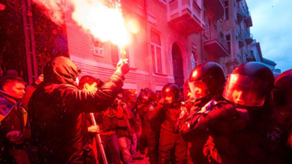 Видеохроника Евромайдана: от разгона студентов до разгона "Беркута"