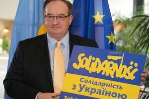 Евродепутат возмутился заявлению Азарова.