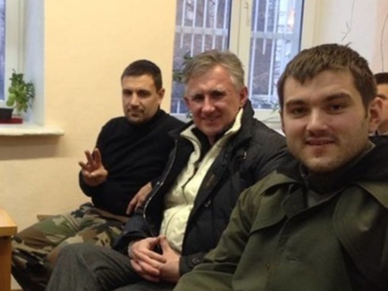 Роман Илык (в середине) с подозреваемыми